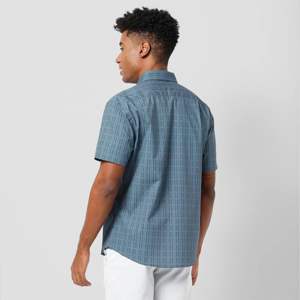 Camisa de playa de lino transpirable para hombre: perfecta para los días calurosos de verano y la ropa de resort, disponible en blanco clásico y colores de moda - Product Image 4