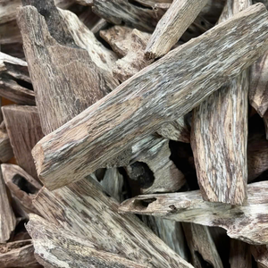 Virutas de Madera de Agar Natural con Forma COSMICA Vietnamita, Cómodas de Usar, Ricas en Aceites Esenciales, Cuentas de Madera Hechas en Vietnam - Product Image 4