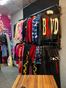 Sudadera con Pedrería que Llama la Atención, Estilo Rockero en Mezcla de Algodón con Pedrería - Product Image 6