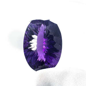 Cristal de quartz bleu clair naturel de 129,78 carats, qualité supérieure, améthyste ovale, pierre précieuse polie, améliorée par la lumière, certifiée IGI - Product Image 2