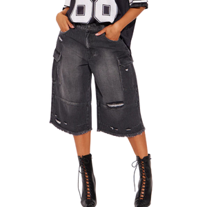 Shorts cargo en jean noir délavé pour femme, taille mi-haute, coupe ample, déchirés, longueur genou, style streetwear décontracté - Product Image 1