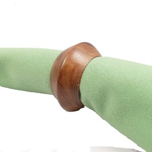 Rond de serviette acrylique miroir en forme de diamant Nom gravé personnalisé en argent or Style classique Porte-serviettes en bois - Product Image 1