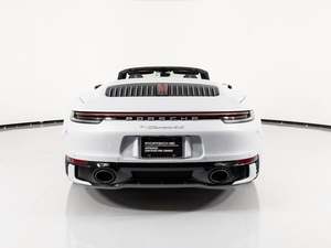 Porsche 911 Carrera 4S Convertible Turbo AWD 2024 Blanco Premium Usado con Rines de Aleación, Asientos de Cuero, Paquete de Potencia R17 - Product Image 3