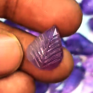 860 Pièces de Feuilles Sculptées en Améthyste Naturelle de 12mm à 25mm, Lot de 3580 Carats, Iroc Sales, Feuilles de Haute Qualité, Gemmes Découpées en Vrac - Product Image 5