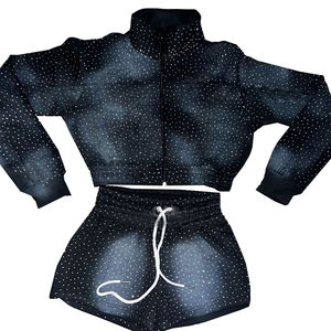 Ensemble de survêtement court pour femmes avec logo personnalisé des fabricants, strass, veste courte à fermeture éclair et short, ensemble deux pièces - Product Image 1