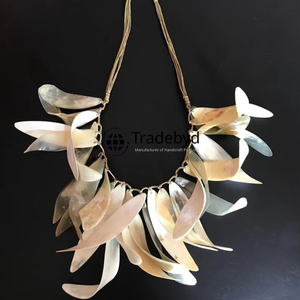 Collar de cuerno Tradebyd, joyería hecha a mano natural, pieza elegante para hombres y mujeres - Product Image 1