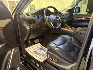 Clean Cadill-ac Escalade 2018 d'occasion - Product Image 4