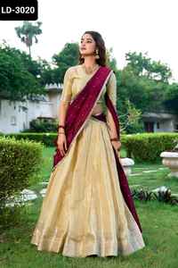 Dernières femmes portent Kanchipuram Silk Zari Weaving Work Lehenga Choli pour le mariage et les vêtements traditionnels South Indian Lehenga Choli - Product Image 3