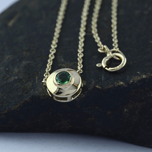 Dernier pendentif en or massif 14 carats émeraude réglable Collier chaîne à maillons Trendy Scoop Dome Green Shine Bezel Cadeau de mariage pour femme - Product Image 4