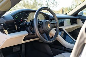 Porsche Taycan 2022 SUPER LIMPIO, LISTO PARA ENVIAR - Product Image 4