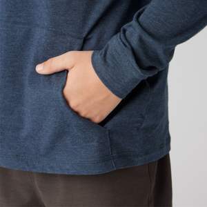 Sudadera básica con capucha para niños: cálida y ligera, ideal para atuendos casuales diarios y juegos al aire libre - Product Image 2