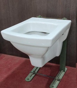 สุขภัณฑ์ห้องน้ําแขวนผนังราคาถูกห้องน้ําห้องสุขาขายที่นั่งสีขาวเซรามิกชั้นบรรจุเวลารูปแบบกราฟิก GUA - Product Image 5