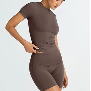 Nuevo estilo, diseño personalizado, logotipo, impresión de transferencia de calor, talla grande, impermeable, para mujer, 2 piezas, conjuntos de entrenamiento de Yoga, trajes cortos de gimnasio - Product Image 2