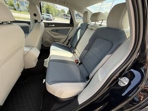 Sedán JET SE 2025 Negro Intenso, Usado Recientemente, Tracción Delantera - Product Image 3