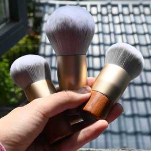 Pintura en polvo grande de bambú carbonizado de alta calidad personalizada de marca propia, superventas, juego de maquillaje marrón único, pelo sintético - Product Image 6