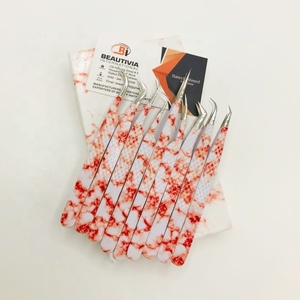 Pinzas para extensión de pestañas con estampado de mármol naranja Cierre completo Agarre fuerte Logotipo privado personalizado Punta de fibra de 90 grados Acero sostenible - Product Image 1