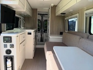 Fournisseur de camping-car d'occasion 2022 Thor Motor Coach Tell aro classe B à essence, remorque de camping-car 20K à vendre - Product Image 4