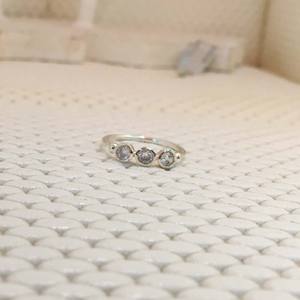 แหวนเงินสเตอร์ลิง925สำหรับผู้หญิงเครื่องประดับแฟชั่นตัดเพทายลูกบาศก์สีขาวสำหรับงานแต่งงาน - Product Image 1