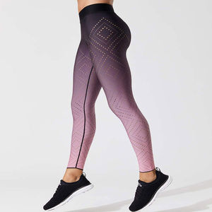 Pantalones de Yoga transpirables de secado rápido con logotipo personalizado superventas fábrica al por mayor mallas deportivas suaves con logotipo en la cintura para mujer - Product Image 3