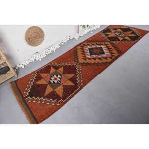 Alfombra de yute Kilim turco vintage, 3x9,5 pies, marrón, naranja, patrón de retazos geométricos, técnica de tejido plano, látex para uso en el pasillo - Product Image 2