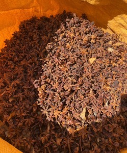 Anis étoilé naturel mélangé séché de qualité supérieure pour épices/potpourri/huiles essentielles, prix abordable - Product Image 1