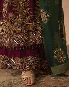 Dupatta Verde Hecha a Mano para Novia India/Pakistaní, Georgette Bordada en Oro con Bordado a Mano Único, Estilo de Vestido Pakistaní - Product Image 6