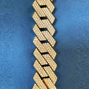 สร้อยข้อมือฮิปฮอปแบบ Unisex คุณภาพสูง ขนาด 20 มม. ประดับด้วยโมอิสซาไนต์ทรง D เกรด VVS ชุบทองบนเงินแท้ 925 ดีไซน์ Iced Jewelz พร้อมสายแบบโซ่ เหมาะสำหรับเป็นของขวัญ - Product Image 3
