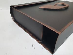 กล่องจดหมายชุบสังกะสีแบบโบราณทำจากโลหะคุณภาพระดับพรีเมียมพร้อมสีดำสำเร็จรูปเหมาะสำหรับการจัดเก็บในสำนักงานและคลังสินค้า - Product Image 3