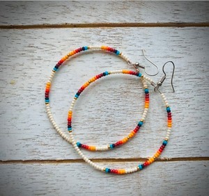 Pendientes de borla con cuentas verdes Sunset Hoops de calidad de lujo - Product Image 2
