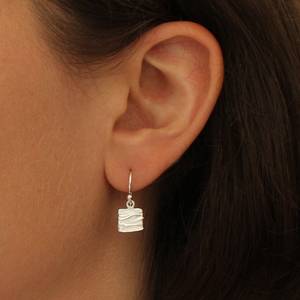 925 boucles d'oreilles carrées en argent sterling massif boucles d'oreilles de tous les jours texturées en couches plaqué or pour tous les types de fêtes pour les mariages - Product Image 1