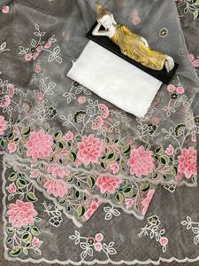 Saree en soie d'organza de concepteur de couleur grise avec le sari imprimé par Digital pour des femmes - Product Image 2