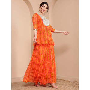 Conjunto Coordinado Indo-Occidental para Mujer, Color Naranja, con Panel Bordado con Espejos en el Cuello, Top con Panel, Sharara de Tela Chifón, Incluye Dupatta - Product Image 6