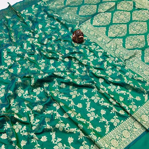 El último diseñador Soft Zari Weaving Border Saree de FabZone - Product Image 1