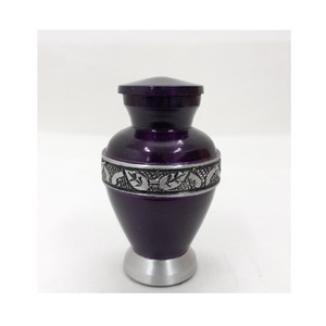 โกศที่ระลึกที่สร้างขึ้นอย่างประณีต ให้ความรู้สึกสงบสุข ด้วยดีไซน์ที่ออกแบบมาเพื่อเก็บรักษาอัฐิอันล้ำค่าเพื่อเป็นที่ระลึกอย่างมีความหมาย - Product Image 5