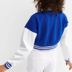 Chaqueta Universitaria de Béisbol OEM, Logotipo Bordado en Chenilla Personalizado, Chaquetas de Invierno de Alta Calidad con Mangas de Cuero para Mujer, MOQ Bajo - Product Image 2