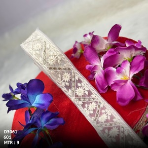 Bordes de encaje bordados de primera calidad hechos a medida para prendas y accesorios. Disponible en una variedad de colores anchos bordados - Product Image 5