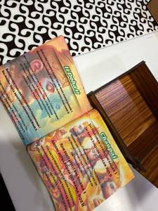 Libro de Oraciones Hanuman Chalisa Hecho a Mano, con Soporte para Exhibición en Mesa Cuadrada, Tela 100% Poliéster, Bordado en Punto de Cruz, para Diwali - Product Image 4