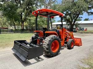 รถแทรกเตอร์ KUBOTA รุ่นใหม่ M62 TLB LOADER BACKHOE สำหรับขาย/รถแทรกเตอร์ KUBOTA M59 พร้อมอุปกรณ์ตักดิน - ชุดเกรดดิ้ง - บ็อกซ์เบลดแบบไฮดรอลิกพร้อมฟังก์ชั่น TOP N TILT - Product Image 5