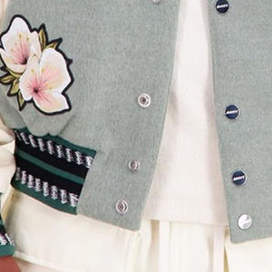 แจ็คเก็ตวาร์ซิตี้ขนแกะคุณภาพสูง ป้องกันรังสียูวี สำหรับผู้ชายและผู้หญิง สไตล์ใหม่ คอตั้ง มีทุกขนาดและสี ขนแกะนุ่ม - Product Image 4