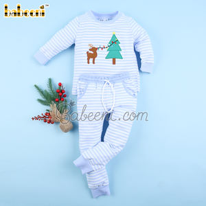 Ensemble de vêtements en coton pour garçon avec broderie personnalisée faite à la main, motif cerf et sapin de Noël, certifié OEKO-TEX de luxe - Product Image 5