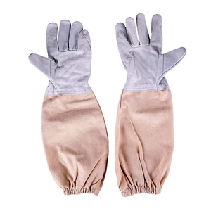 2025 Guantes de apicultura de cuero de grano de cabra de alta calidad con logotipo personalizado con puño de malla larga Protector de mano a prueba de picaduras Empuñadura OEM - Product Image 2