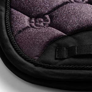 Alfombrilla de sillín inglesa satinada personalizada, cómodo forro de polialgodón, material de alta calidad ideal para jinetes ecuestres - Product Image 6