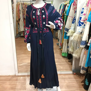 Robes élégantes vintage pour femmes à col rond, manches longues, avec lacets à la taille, imprimé floral brodé, design maxi pour femmes, automne 2025 - Product Image 1