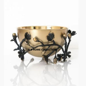 Cuenco de frutas decorativo con diseño de flores chapado en oro de lujo de metal - Product Image 1
