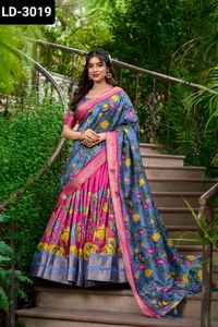 ชุดแต่งงานผ้าไหมโดลาที่สวยที่สุดสำหรับผู้หญิงพิมพ์ลายกาลัมคาริพร้อมชุดกระโปรงผ้า zari ที่มีขอบ lehenga choli - Product Image 2