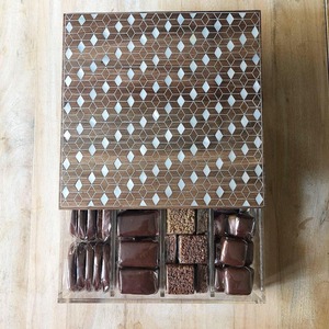 โถไม้อะคริลิคลายอักษรอาหรับสุดหรู พร้อมเคลือบเงาฝาประดับมุกธรรมชาติ สำหรับเก็บอาหาร ตกแต่งในเดือนรอมฎอน - Product Image 3