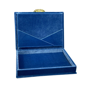 Boîte à bijoux en velours bleu Prestige Creations, emballage de luxe personnalisé avec logo, fermeture à enveloppe, impression sérigraphique pour bague ou cadeau - Product Image 1