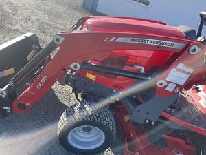 MASSEY FERGUSON GC1725M 24.5HP Subcompact Wheel Tractor 4WD Gear Drive Loader Remote Monitoring Durable Tractor - Product Image 4
