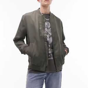 Venta al por mayor de chaqueta de bombardero de encargo de los hombres de manga larga de nuevo diseño de tela de poliéster impermeable de color sólido de talla grande bolsillo con botón - Product Image 4