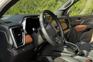 EXTREMADAMENTE LIMPIO, CON VOLANTE A LA DERECHA/IZQUIERDA, GM-C CANYON AT4 TURBO 2024, 4 CILINDROS, 4X4, LISTO PARA ENTREGAR - Product Image 3